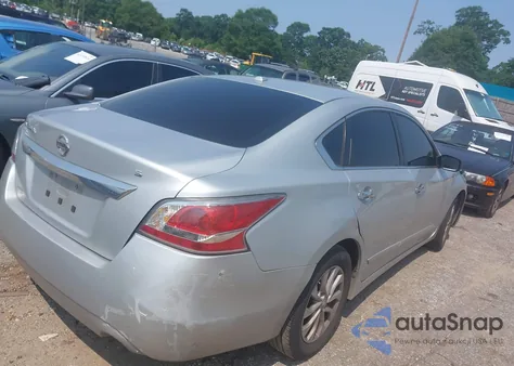 2015 Nissan Altima 2.5 S из США, поврежденный, VIN 1N4AL3AP2FN392263